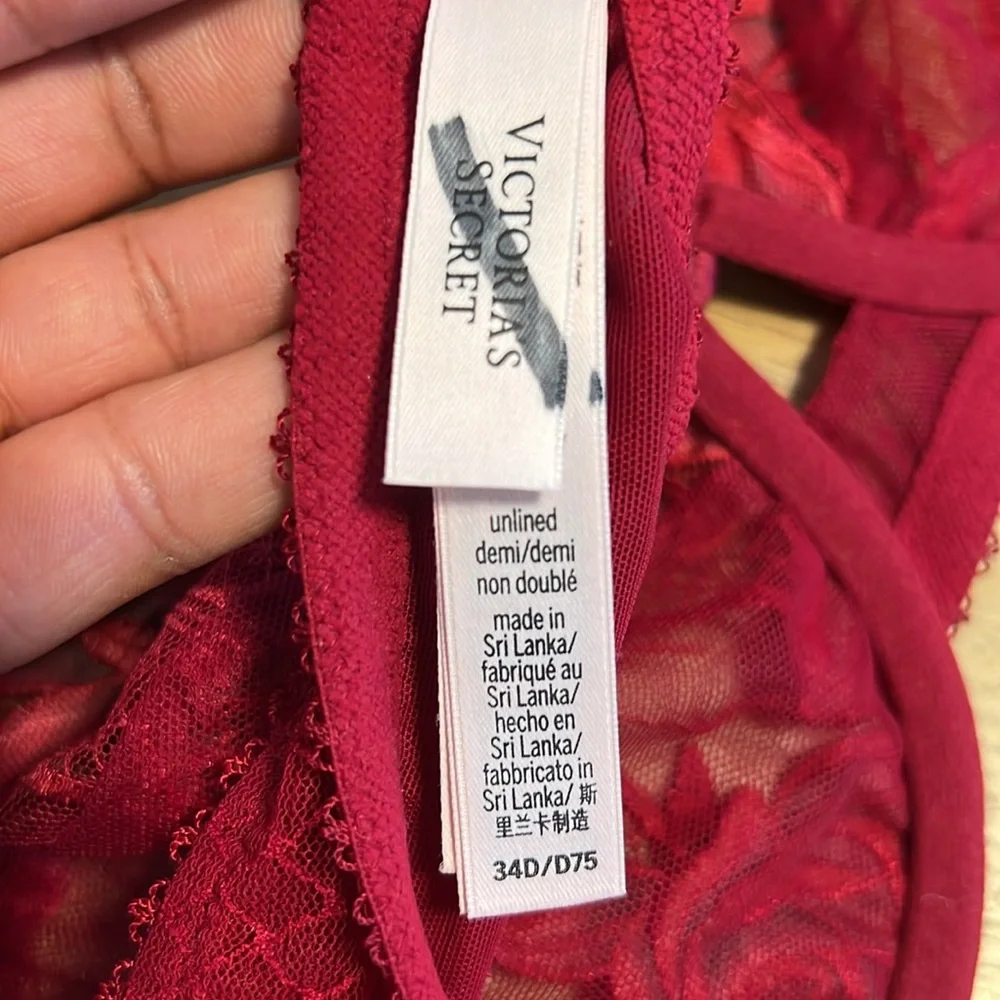 NWOT Victoria’s secret Embroidery low cut Elegant Red Floral Lace Bra size 34 D
